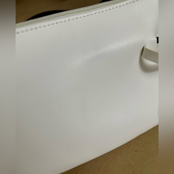 NWT - Calvin Klein White Belt Bag L/XL - Picture 5 of 11